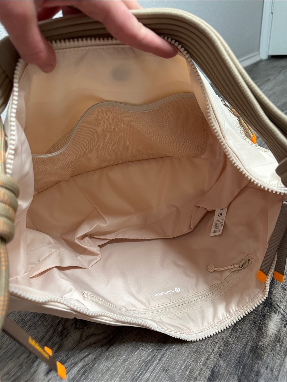 NWT Lululemon Large Slouchy Sling Bag 13L
Paracord Breakfast Tea/Khaki/Cirtus - Picture 9 of 9